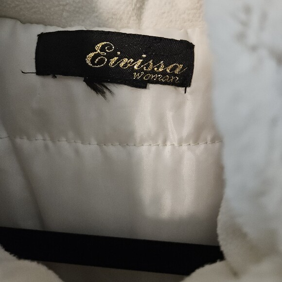 White Winter Vest **See photos for measurements** Large -XL - Picture 3 of 12